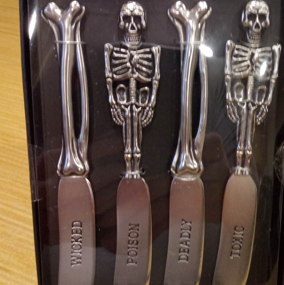 A spreader set halloween party